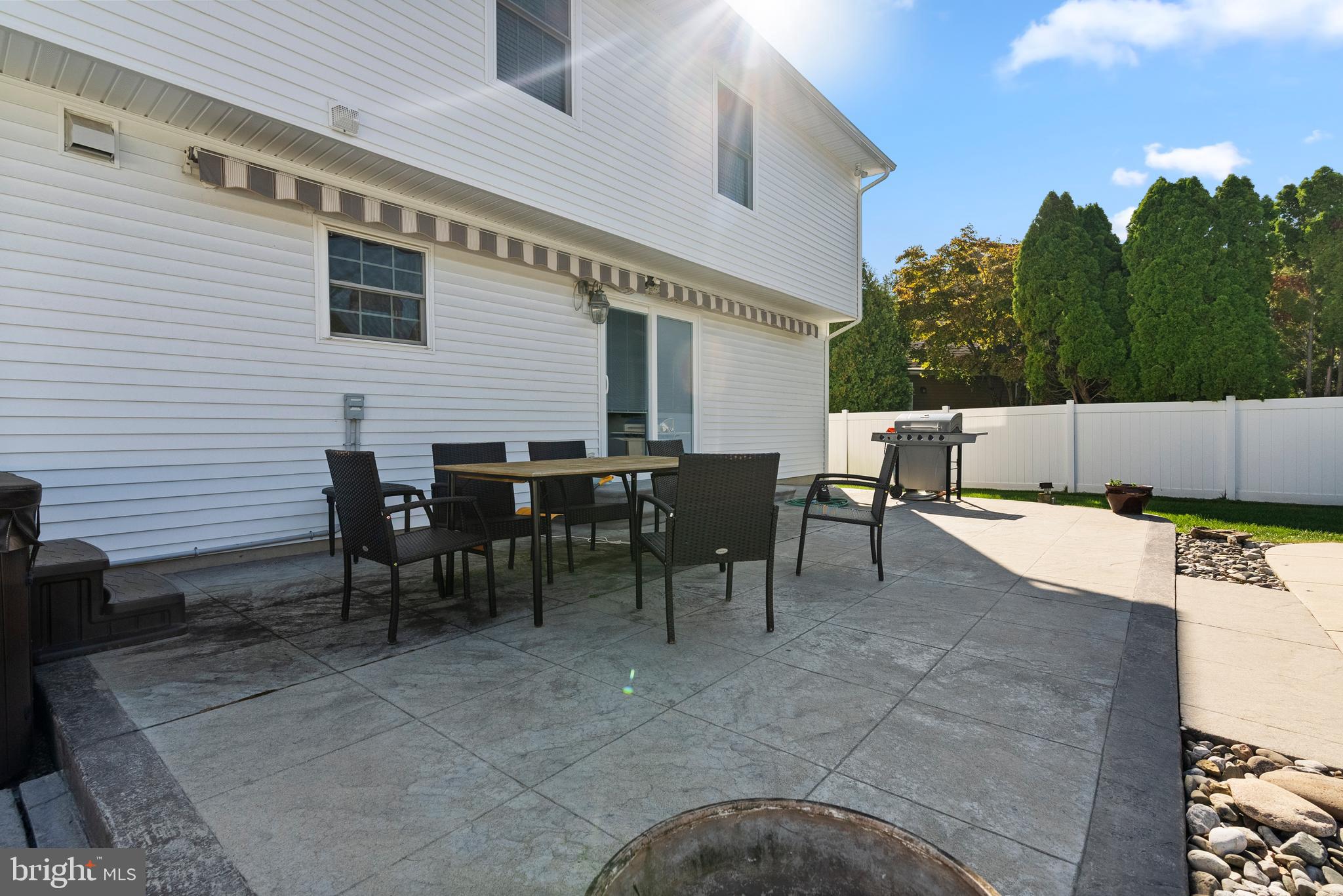 21 Clinton Ln