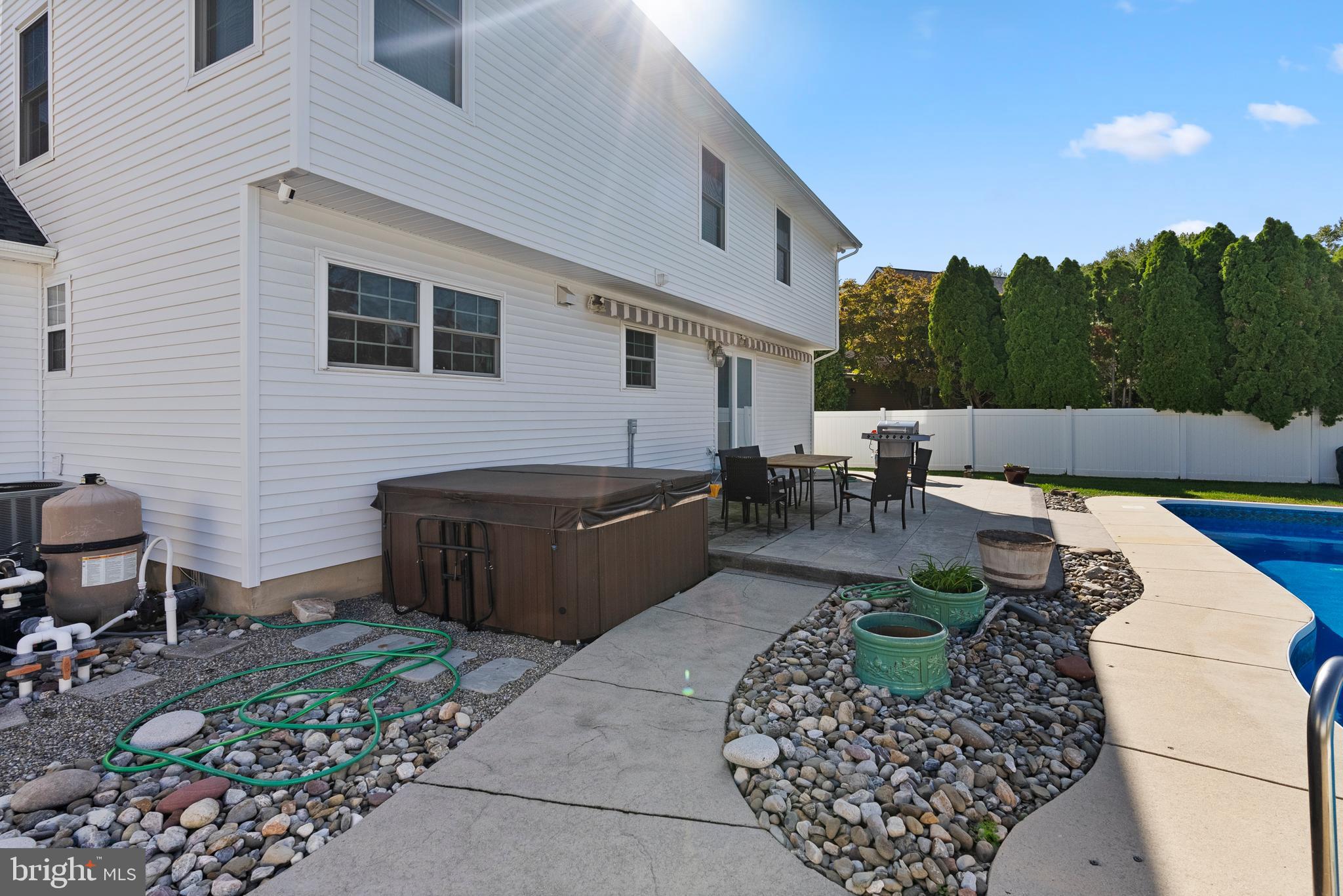 21 Clinton Ln