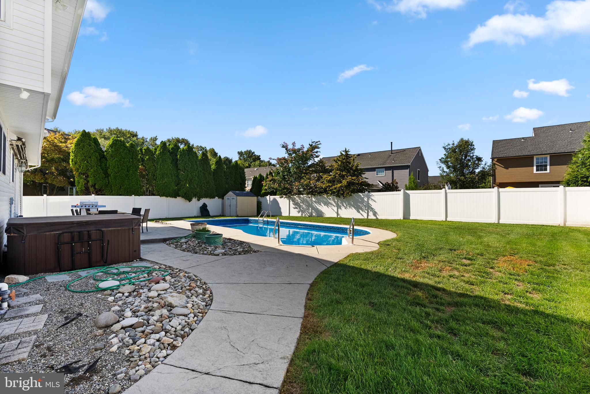 21 Clinton Ln