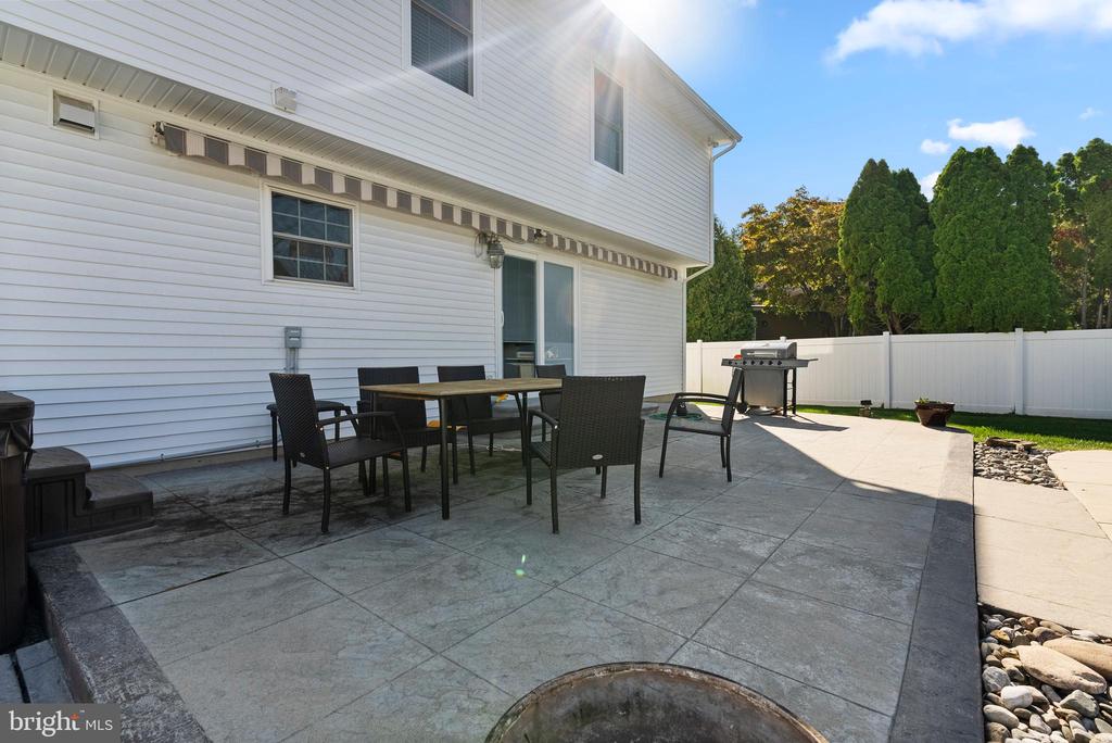 21 Clinton Ln