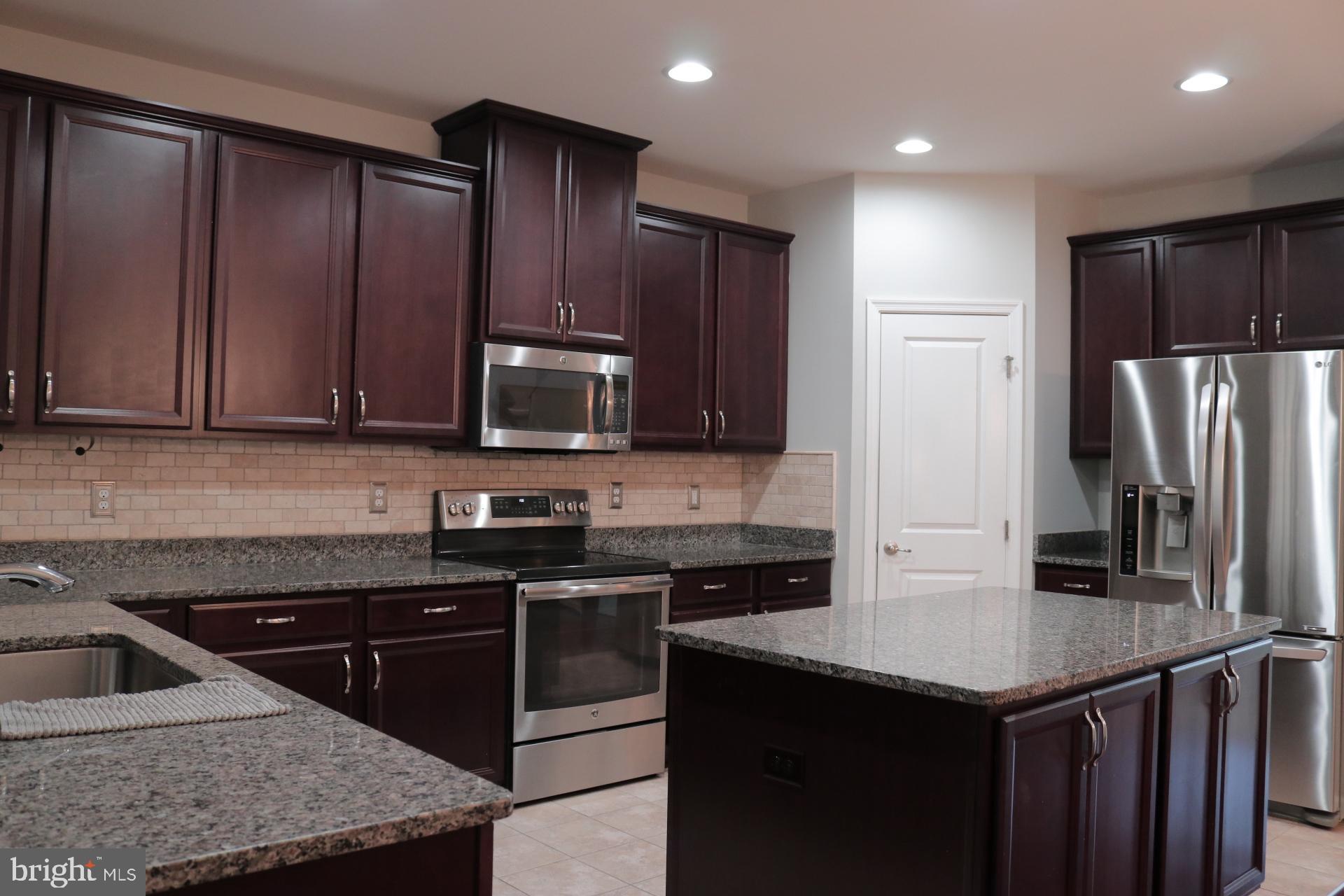 37 ISABELLE CT