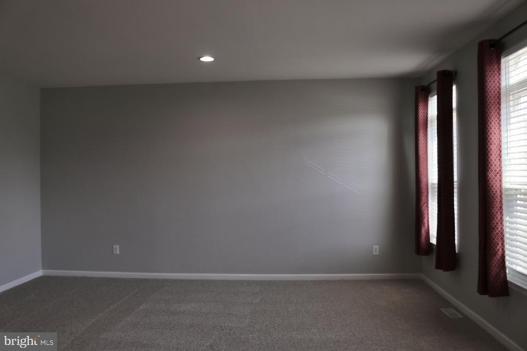 37 ISABELLE CT