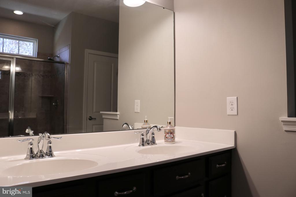 37 ISABELLE CT
