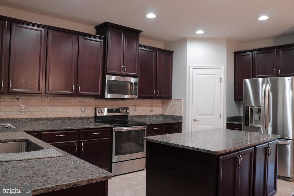 37 ISABELLE CT