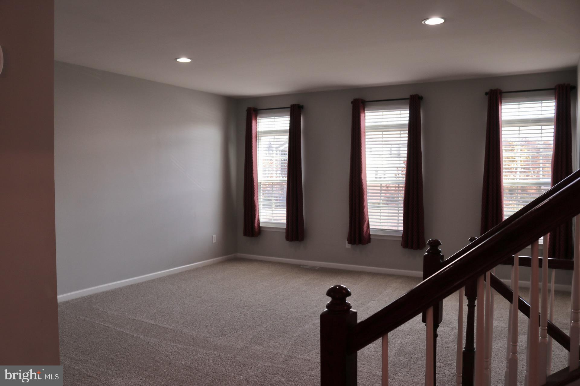 37 ISABELLE CT