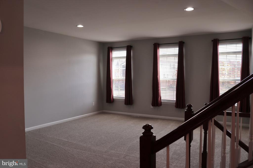 37 ISABELLE CT