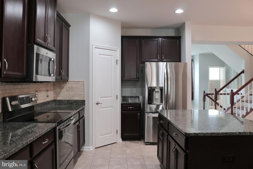 37 ISABELLE CT