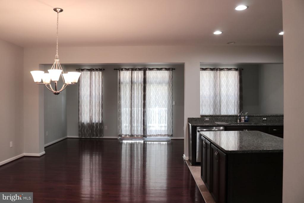 37 ISABELLE CT