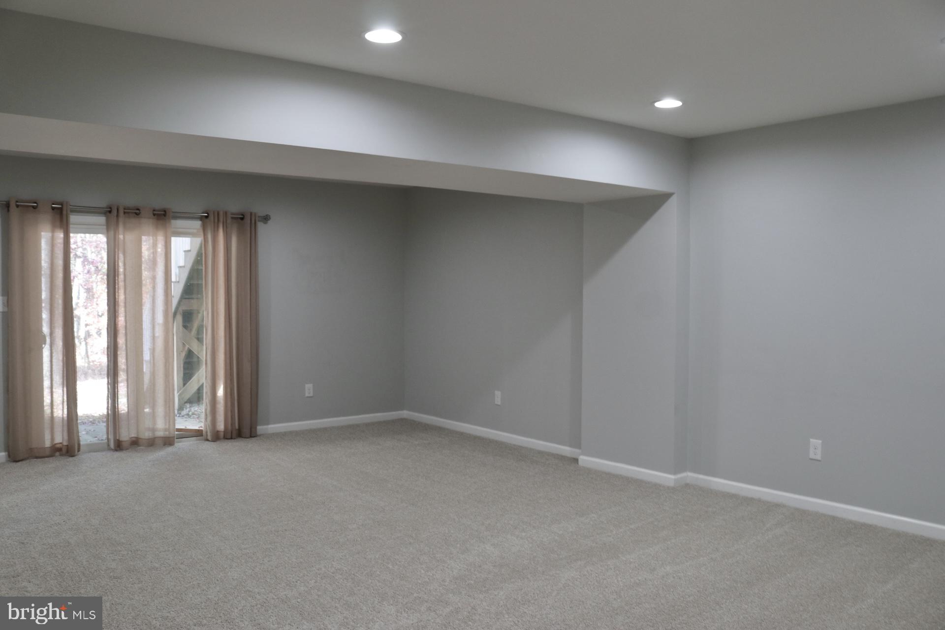 37 ISABELLE CT