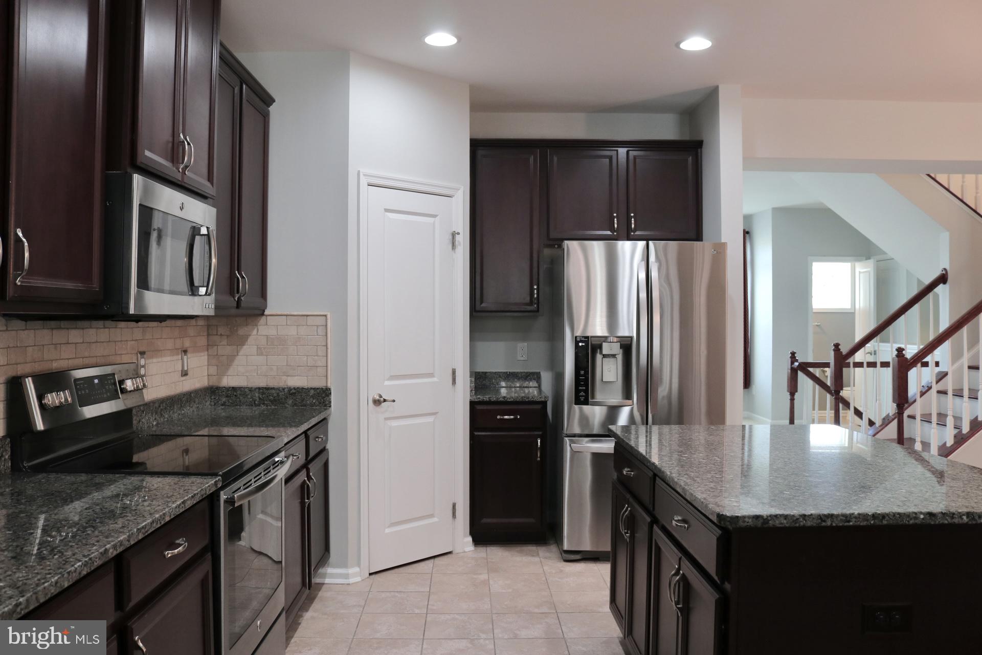 37 ISABELLE CT