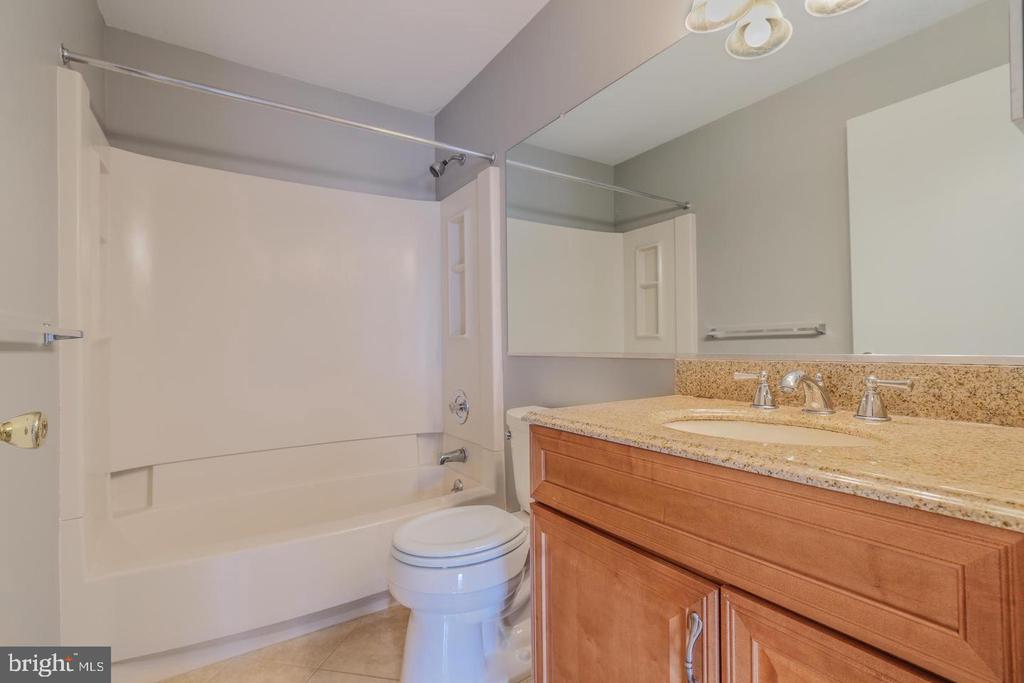 2404-B DURHAM CT