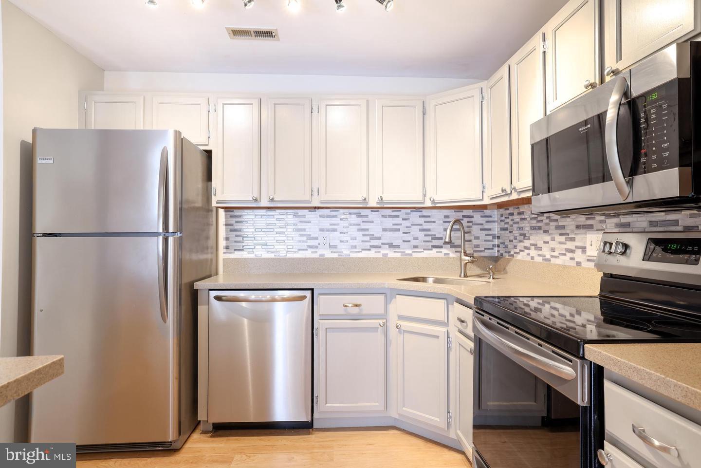 2404-B DURHAM CT