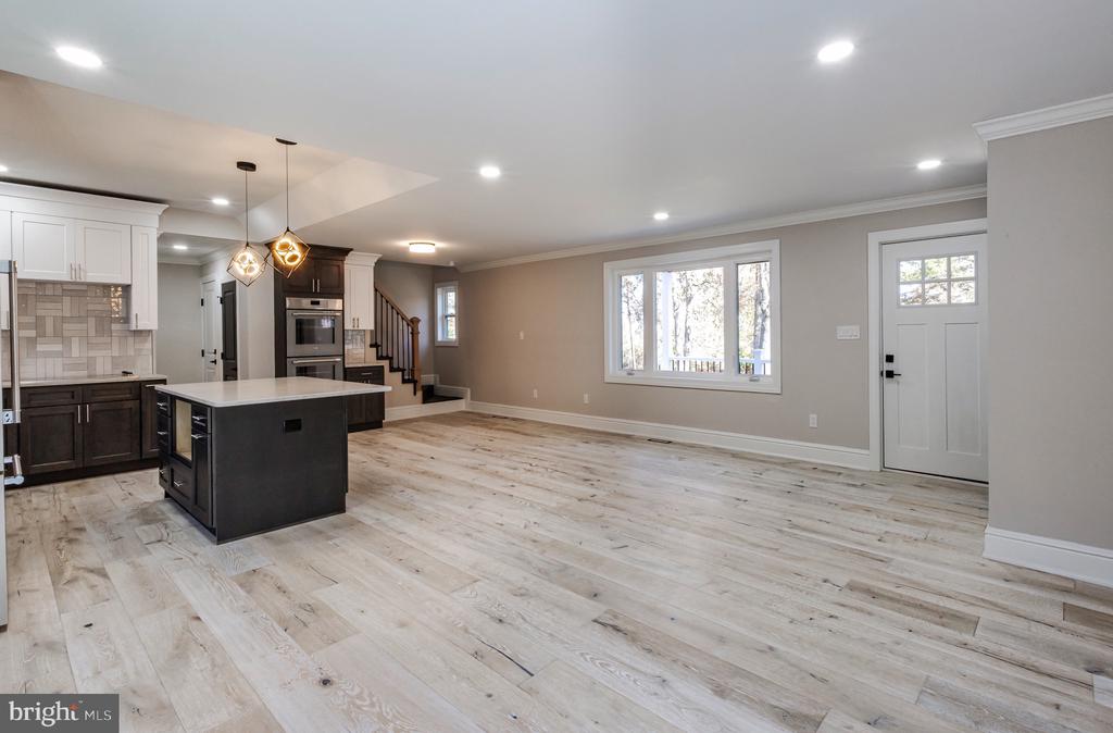 85 N LOCUST AVENUE