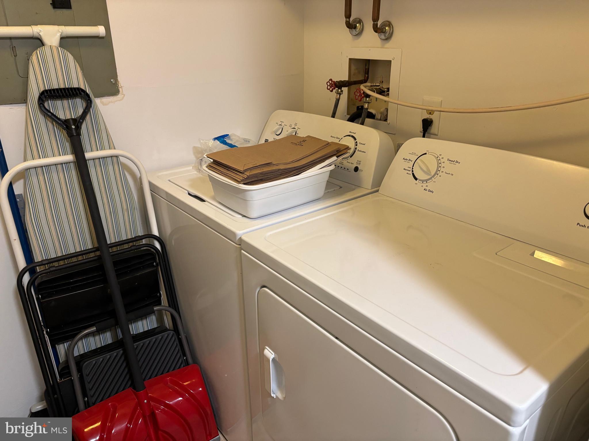 1805 WOODHOLLOW DRIVE