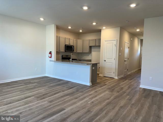 6 ELLIOT LANE