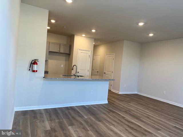 6 ELLIOT LANE