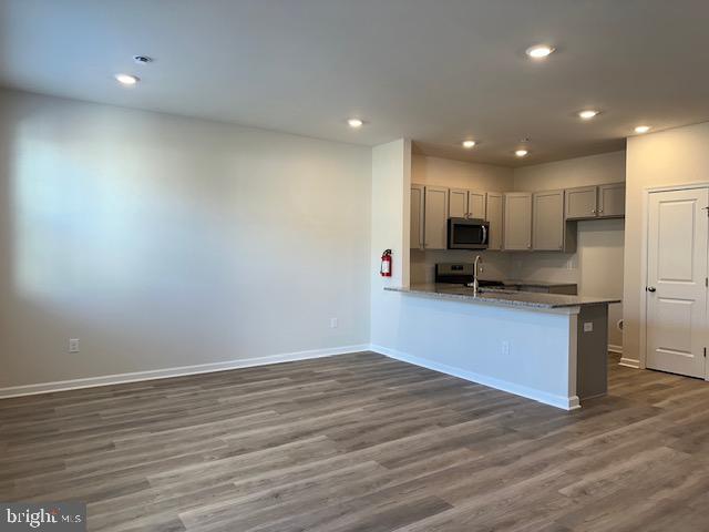 6 ELLIOT LANE