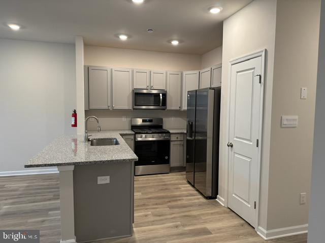 6 ELLIOT LANE