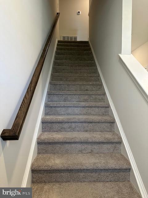 6 ELLIOT LANE