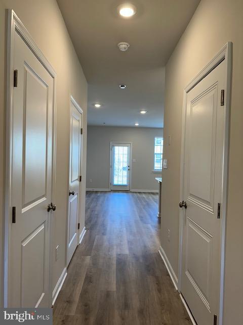 6 ELLIOT LANE