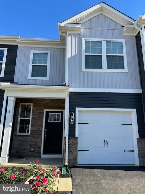 6 ELLIOT LANE