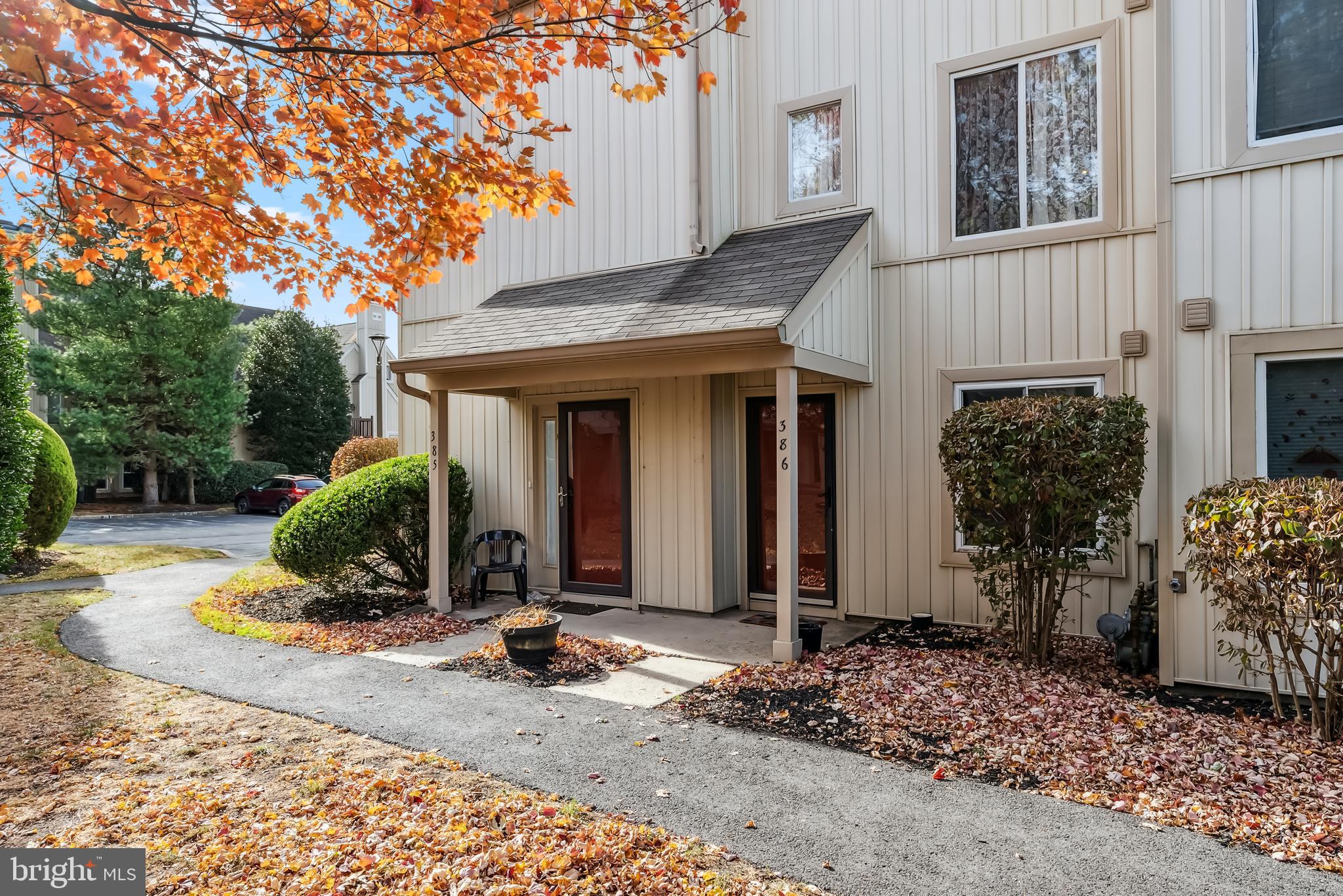 386 Woodlake Dr