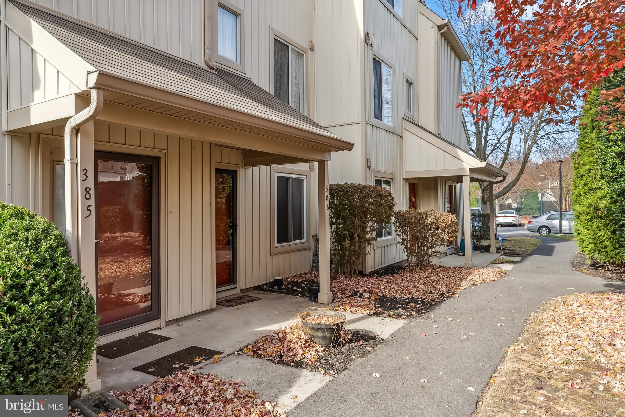 386 Woodlake Dr