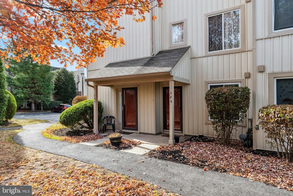 386 Woodlake Dr