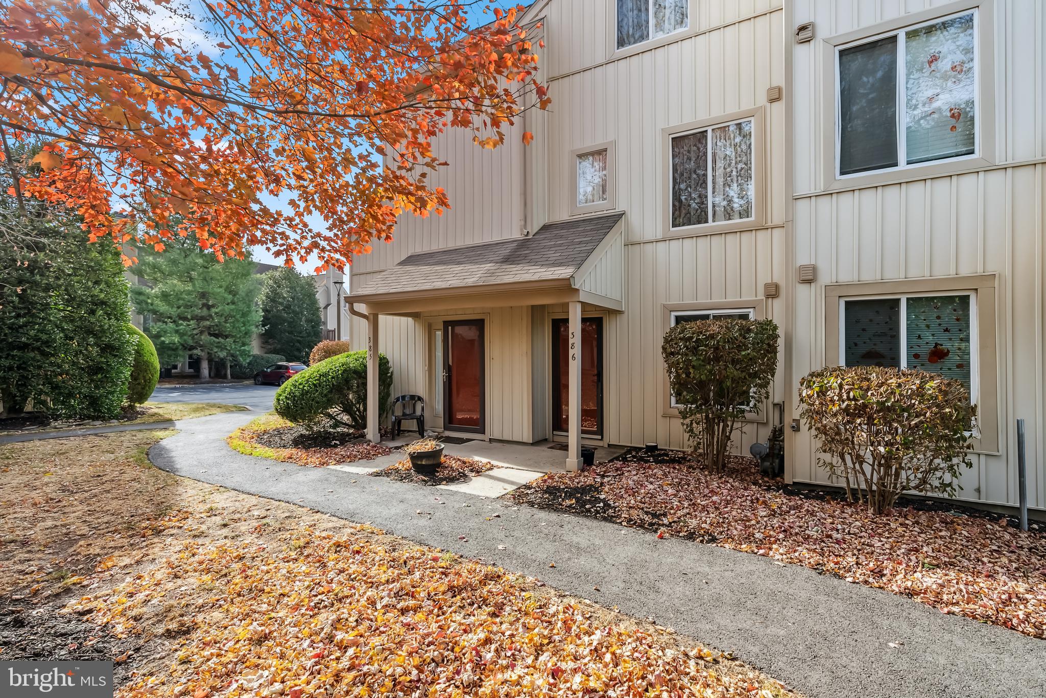 386 Woodlake Dr
