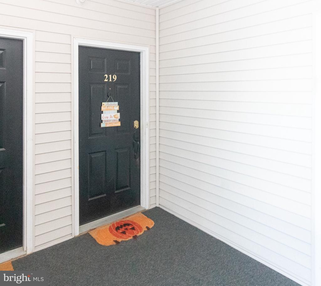 219 LAWRENCE LANE