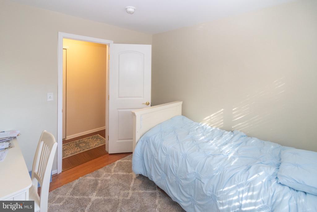 219 LAWRENCE LANE