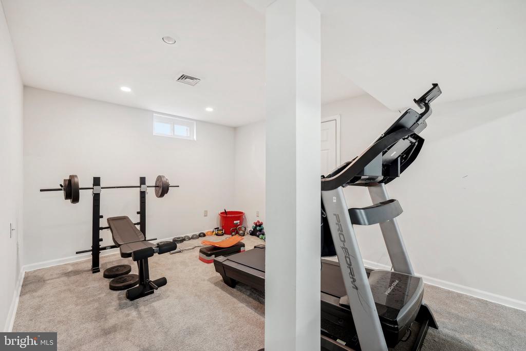 39 CLYDESDALE DRIVE