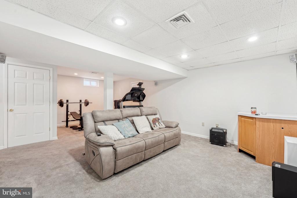 39 CLYDESDALE DRIVE