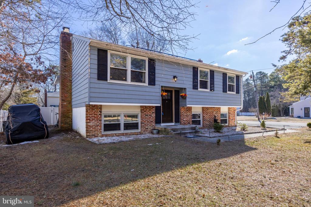 2 Pine Blvd