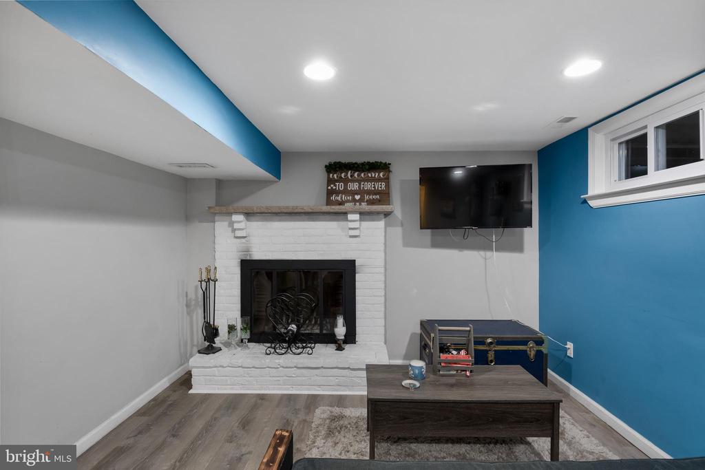 2 Pine Blvd