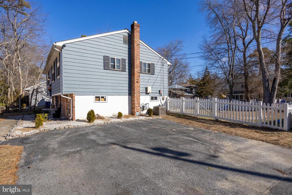 2 Pine Blvd