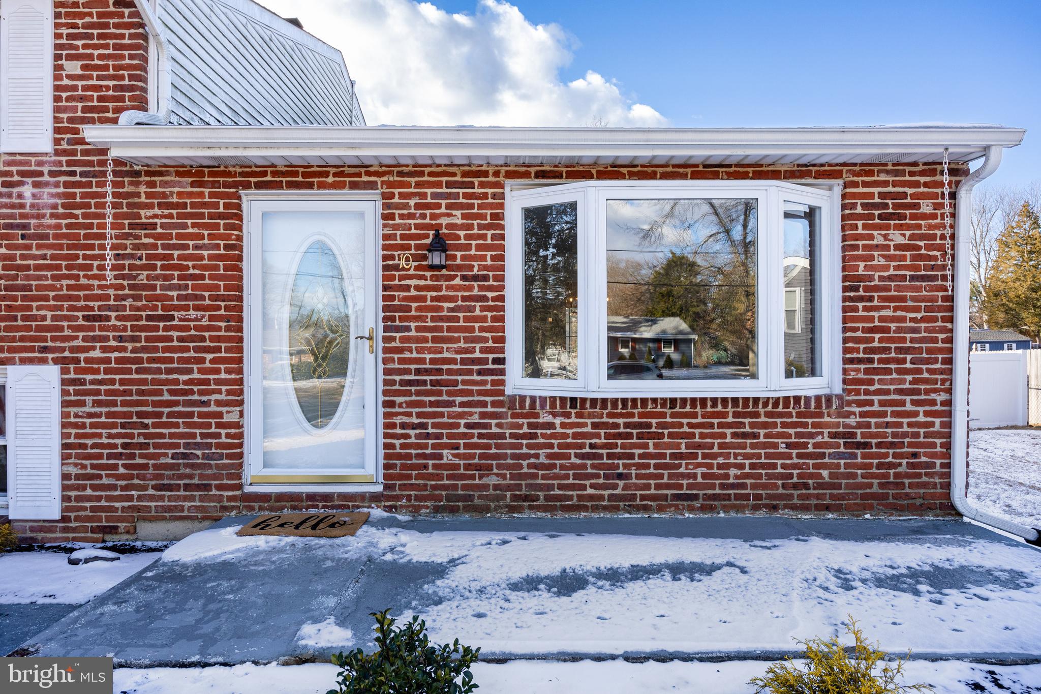 10 Evergreen Ln