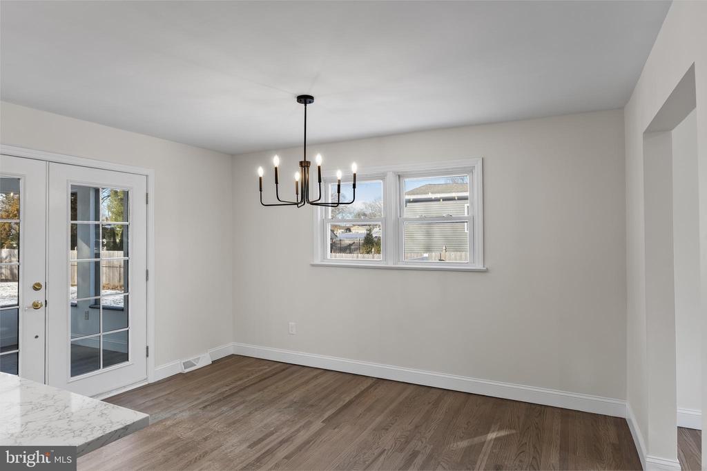10 Evergreen Ln
