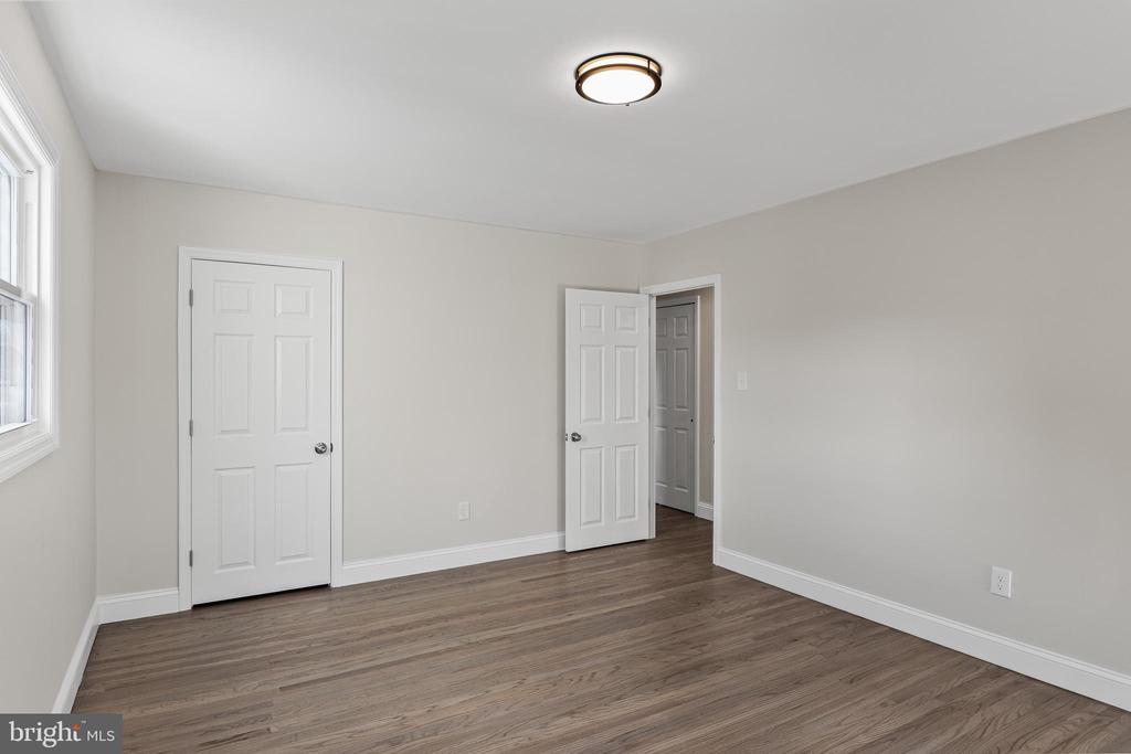 10 Evergreen Ln