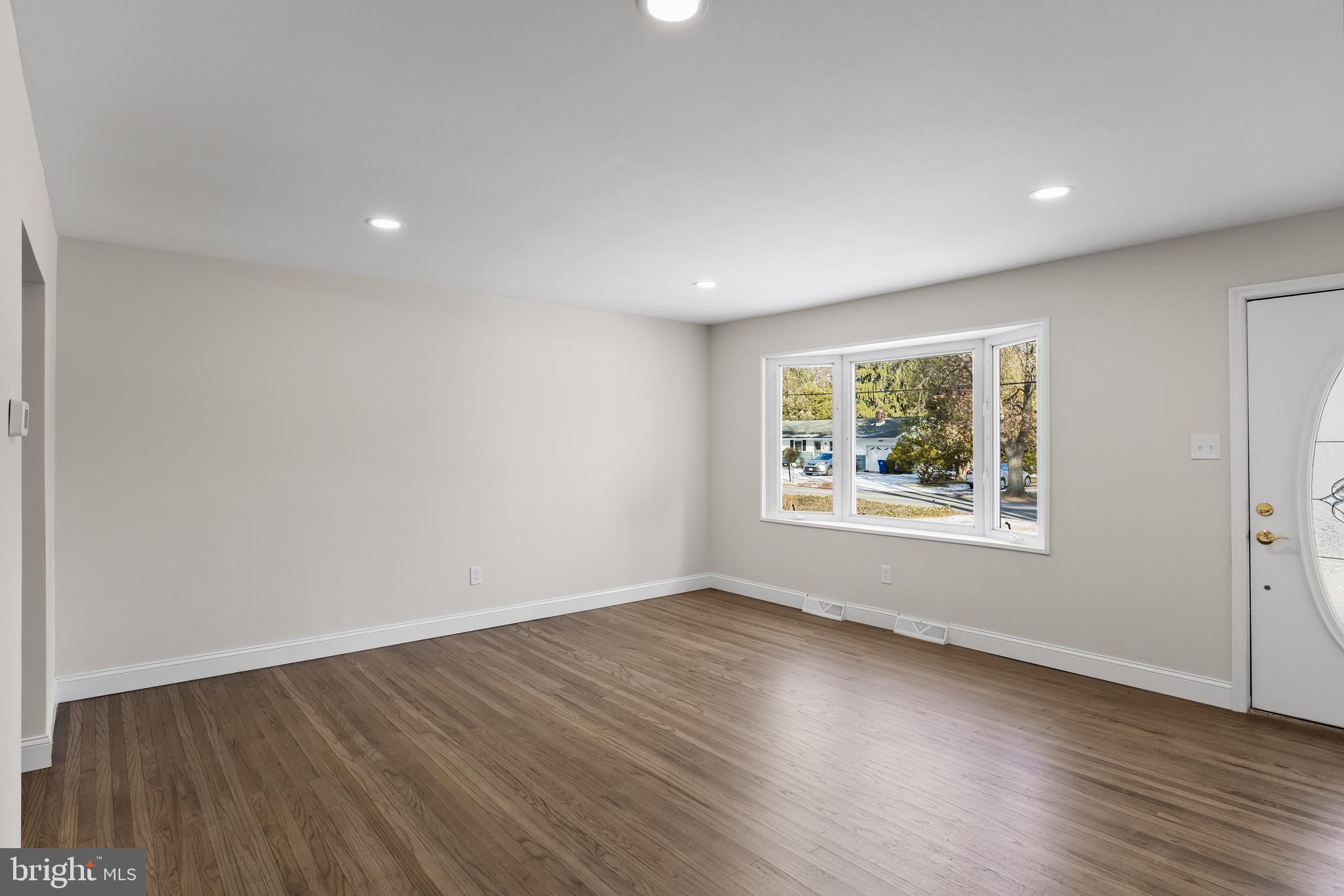 10 Evergreen Ln