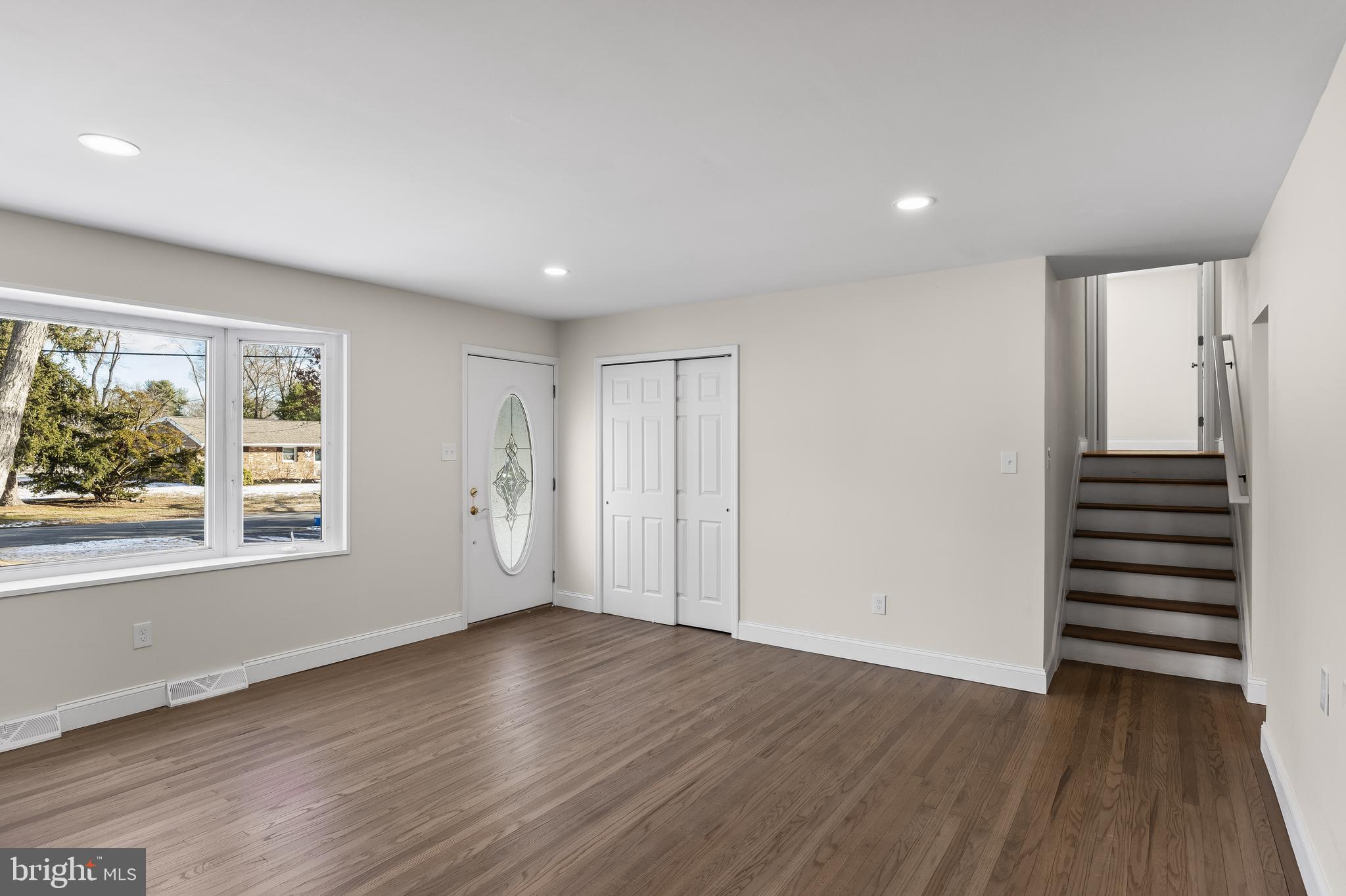 10 Evergreen Ln