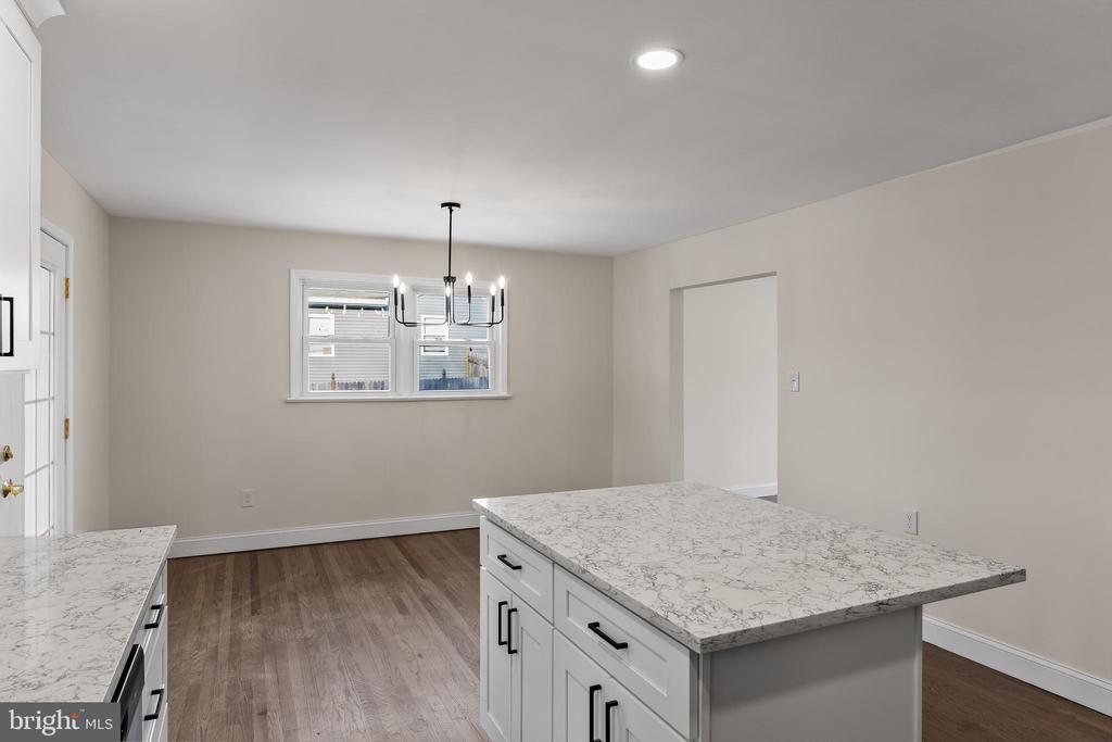 10 Evergreen Ln