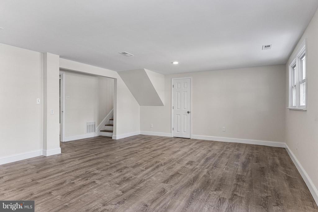 10 Evergreen Ln