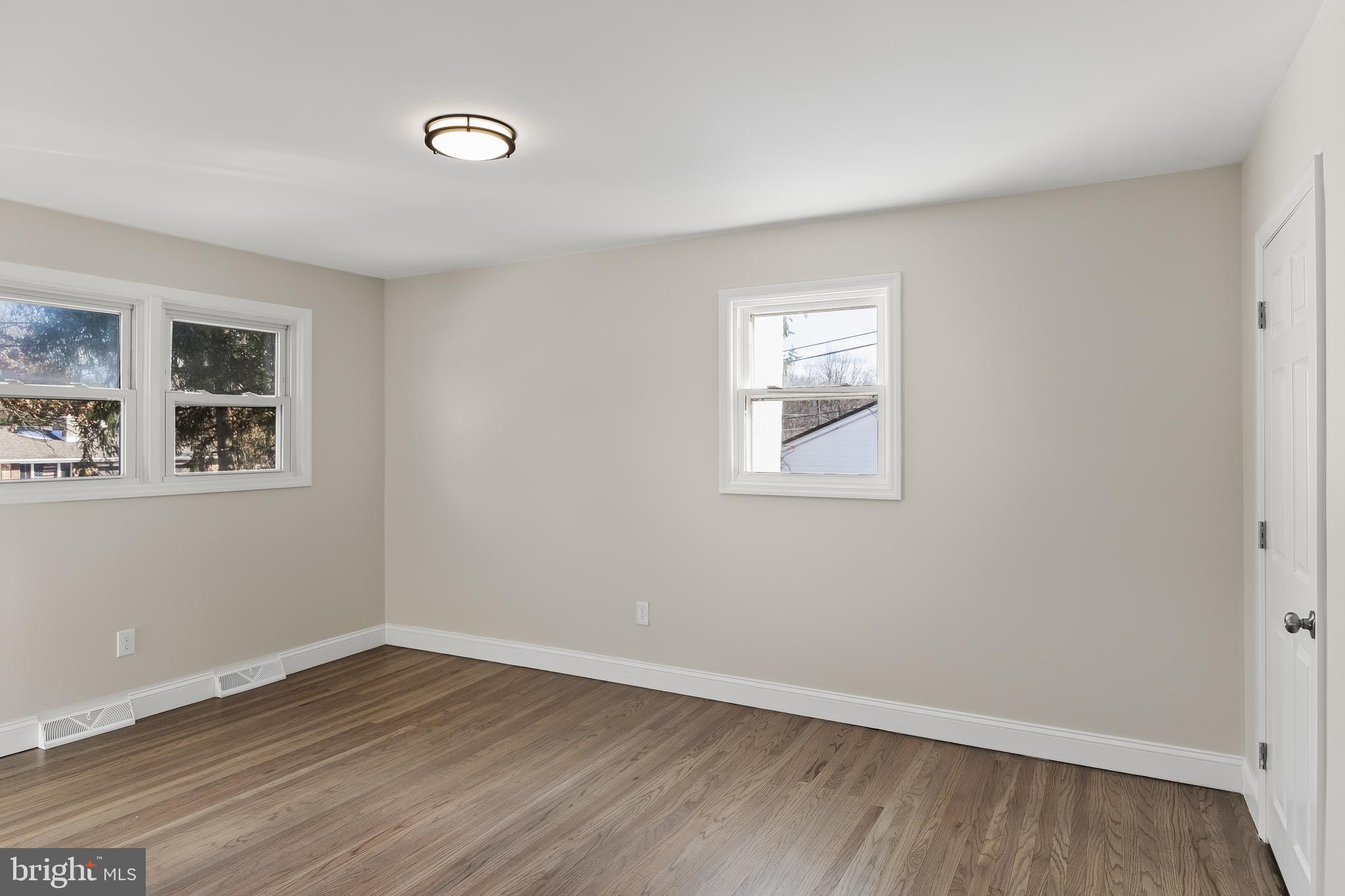 10 Evergreen Ln