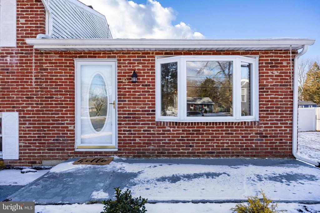 10 Evergreen Ln