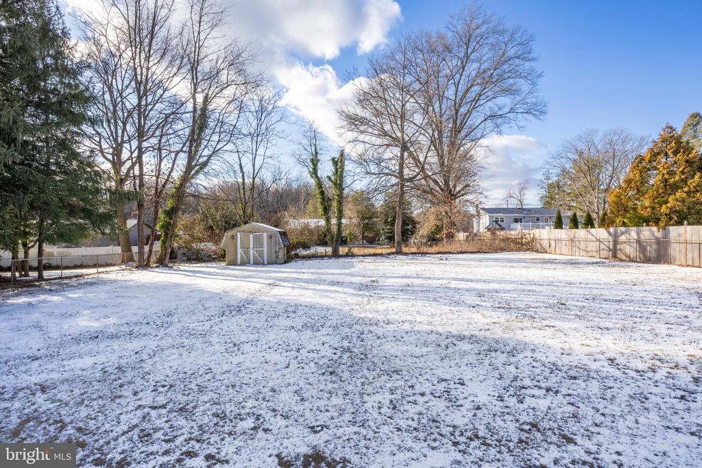 10 Evergreen Ln