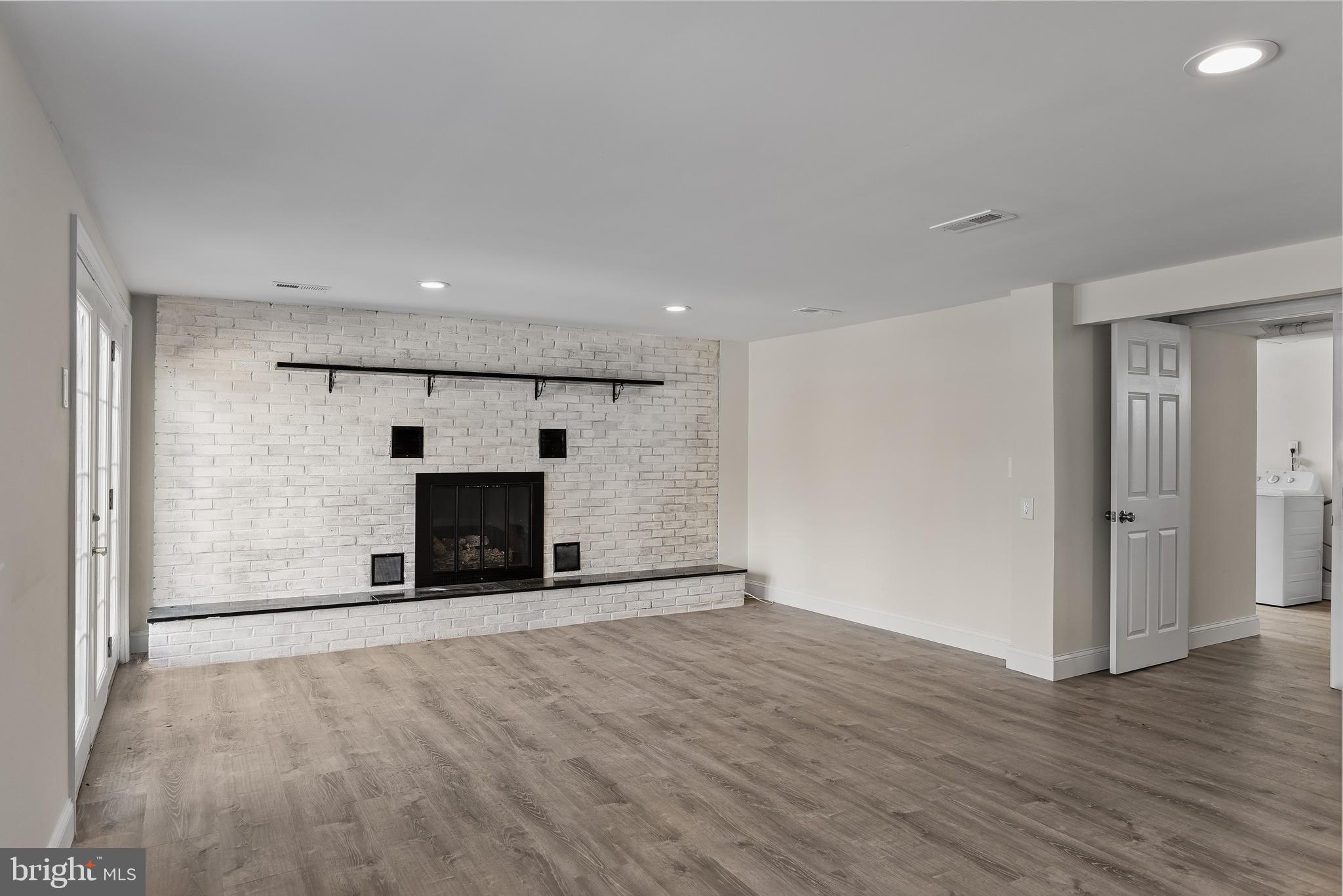10 Evergreen Ln