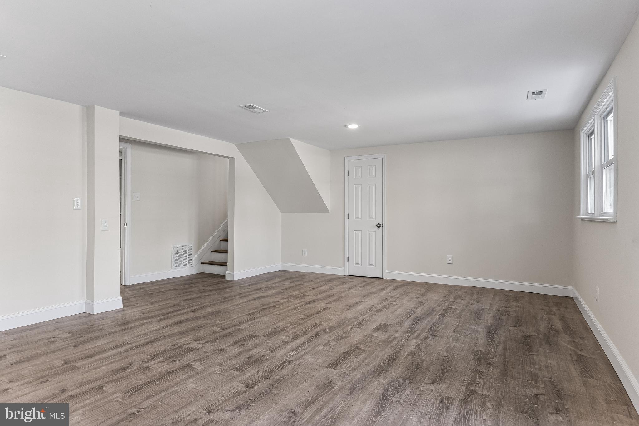 10 Evergreen Ln