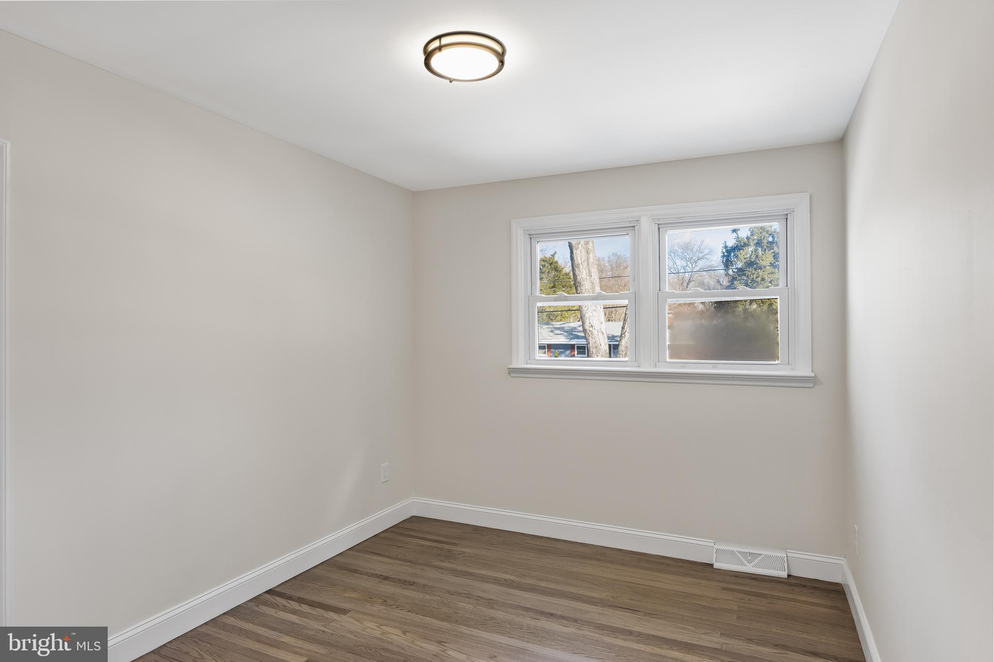 10 Evergreen Ln