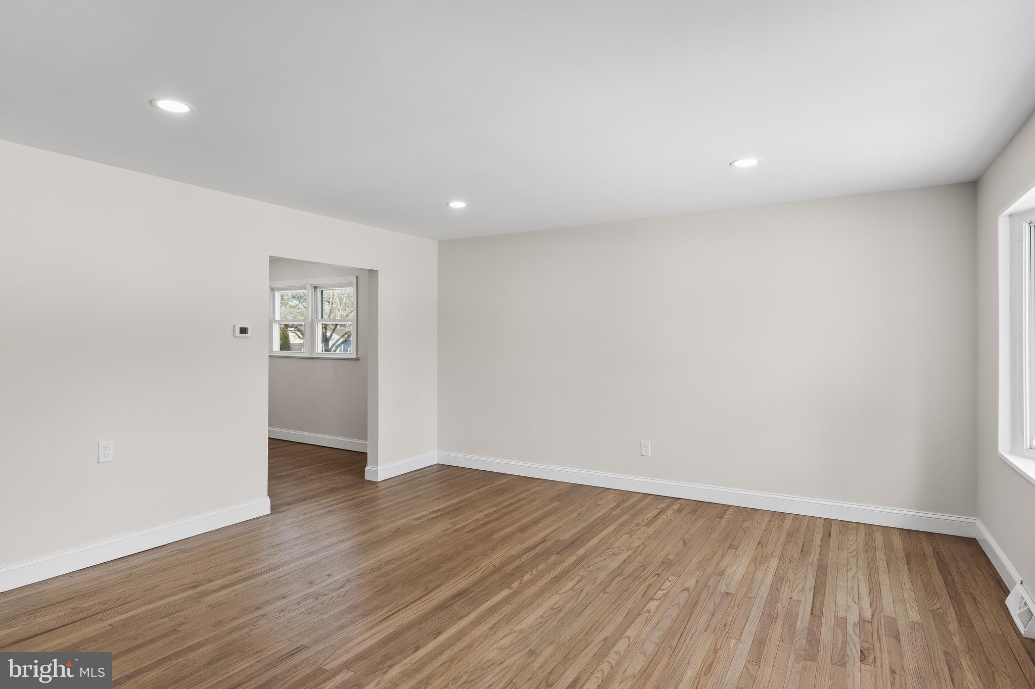 10 Evergreen Ln